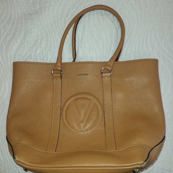 Handbags - Picture 2 of 6